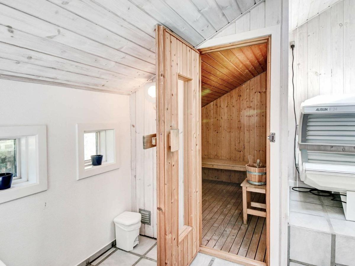 8 Person Holiday Home In Nex Vester Somarken Eksteriør billede