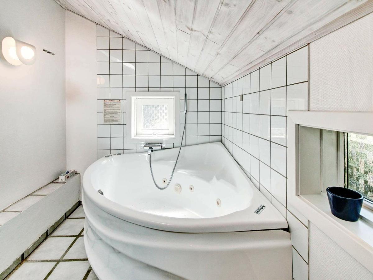 8 Person Holiday Home In Nex Vester Somarken Eksteriør billede